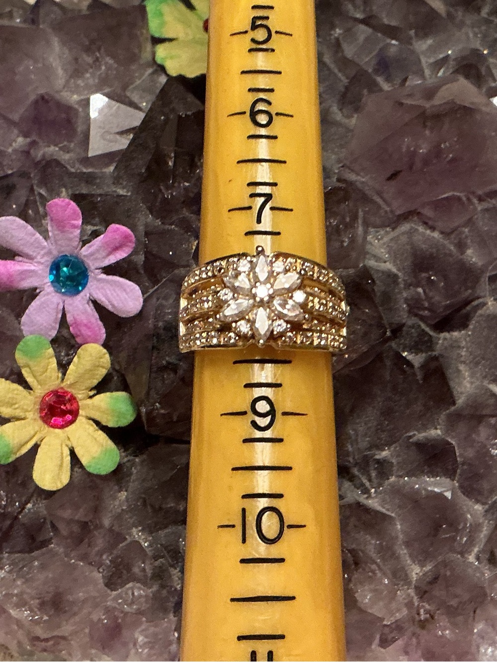 14 K yellow gold, Diamonique 1.35 ct tw, QVC‘s Lisa Mason’s Flower ring, Size 8